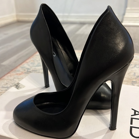 All Black ALDO Heels - Picture 5 of 12